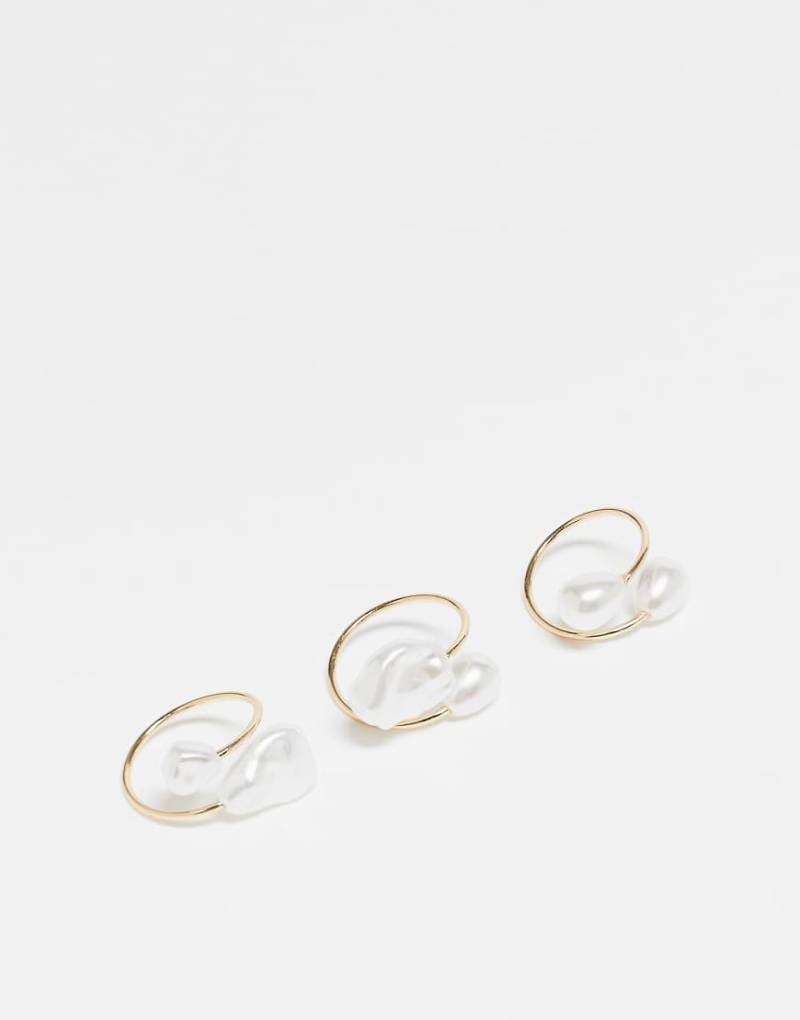 ASOS DESIGN - 3er-Set goldfarbene Ringe mit Kunstperlen von ASOS DESIGN