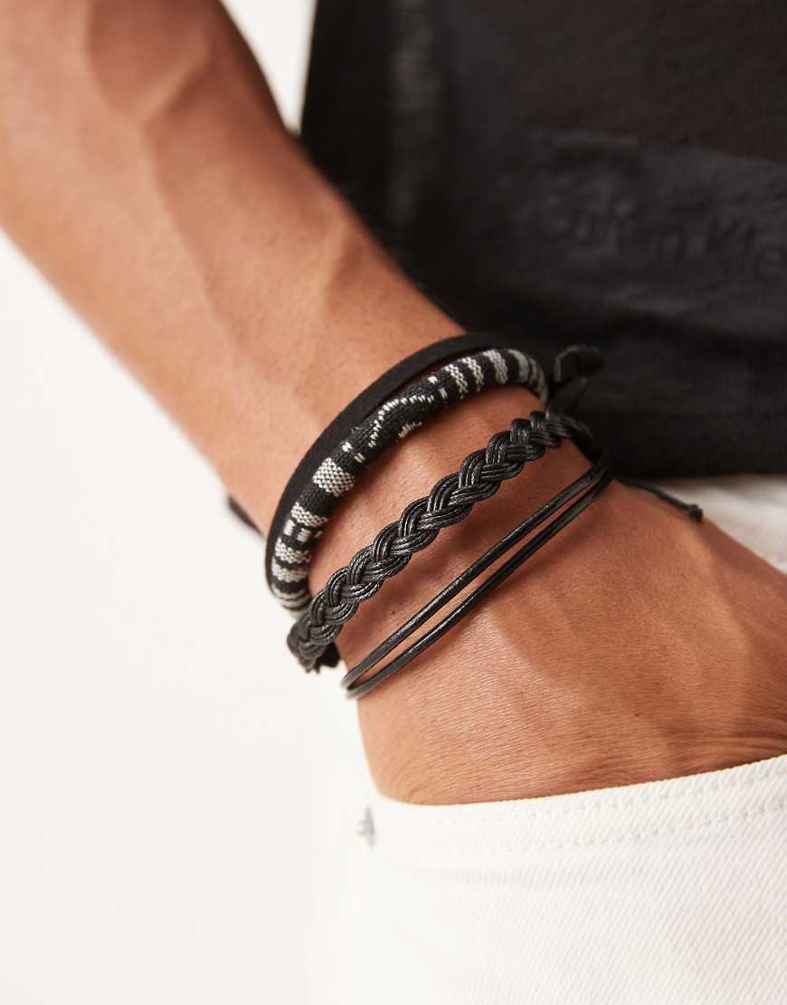 ASOS DESIGN - 4er-Pack Armbänder aus Kunstleder und im Flecht-Look in Schwarz-Weiß von ASOS DESIGN