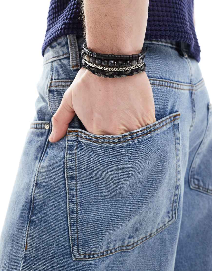 ASOS DESIGN - 4er-Pack Festival-Armbänder mit Perlendesign in Schwarz-Weiß von ASOS DESIGN