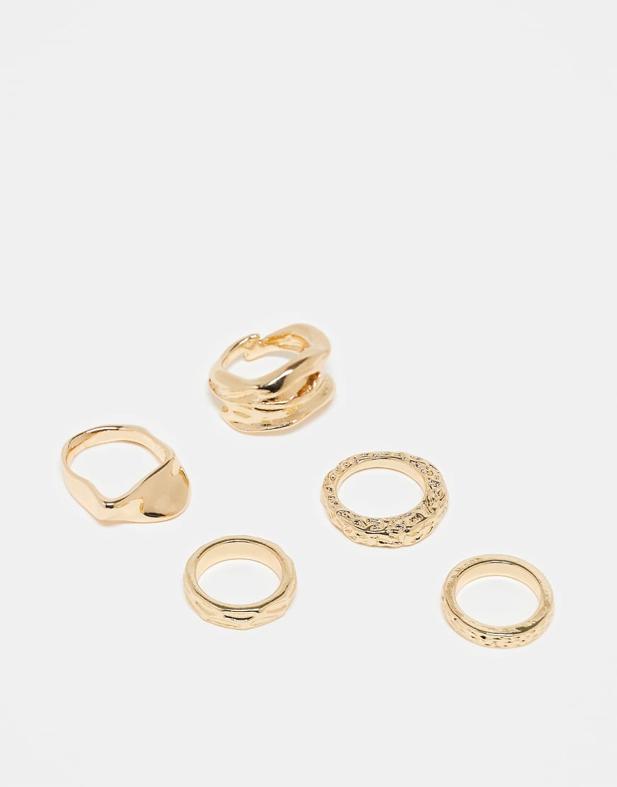 ASOS DESIGN - 5er-Pack Ringe in Goldoptik mit verschiedene Struktur-Goldfarben von ASOS DESIGN