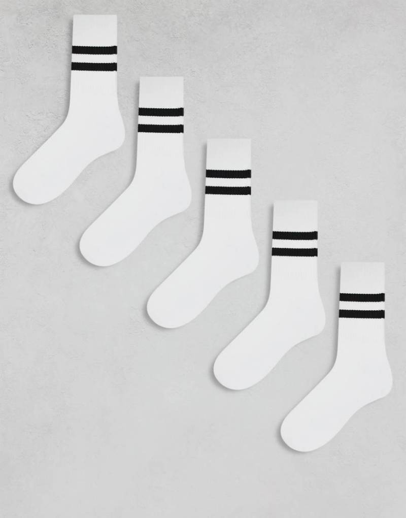 ASOS DESIGN - 5er-Pack Sportsocken in Weiß mit schwarzen Streifen von ASOS DESIGN