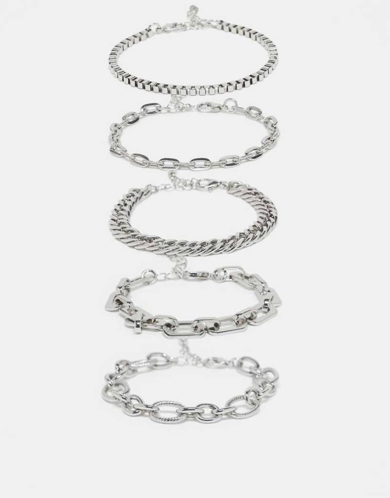 ASOS DESIGN - 5er-Pack mit verschiedenen, silberfarbenen Ketten-Armbändern zum Kombinieren von ASOS DESIGN