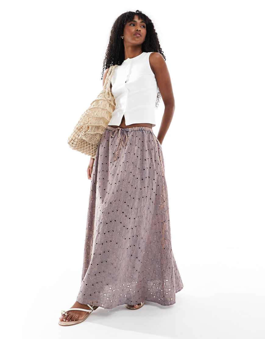 ASOS DESIGN - A-Linien-Midirock mit Acid-Waschung und floraler Stickerei-Bunt ASOS DESIGN - A-Linien-Midirock mit Acid-Waschung und floraler Stickerei-Bunt von ASOS DESIGN