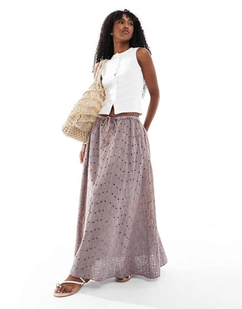 ASOS DESIGN - A-Linien-Midirock mit Acid-Waschung und floraler Stickerei-Bunt von ASOS DESIGN