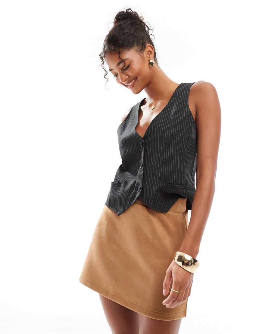 ASOS DESIGN - A-Linien-Minirock aus Wildlederimitat in Sandbeige-Neutral ASOS DESIGN - A-Linien-Minirock aus Wildlederimitat in Sandbeige-Neutral von ASOS DESIGN