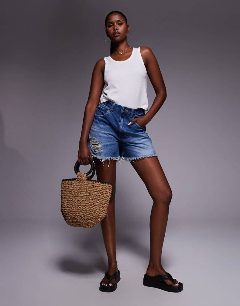 ASOS DESIGN - A-Linien-Shorts im Longline-Schnitt aus Denim in mittlerer dunkler Waschung mit Fransensaum-Blau von ASOS DESIGN
