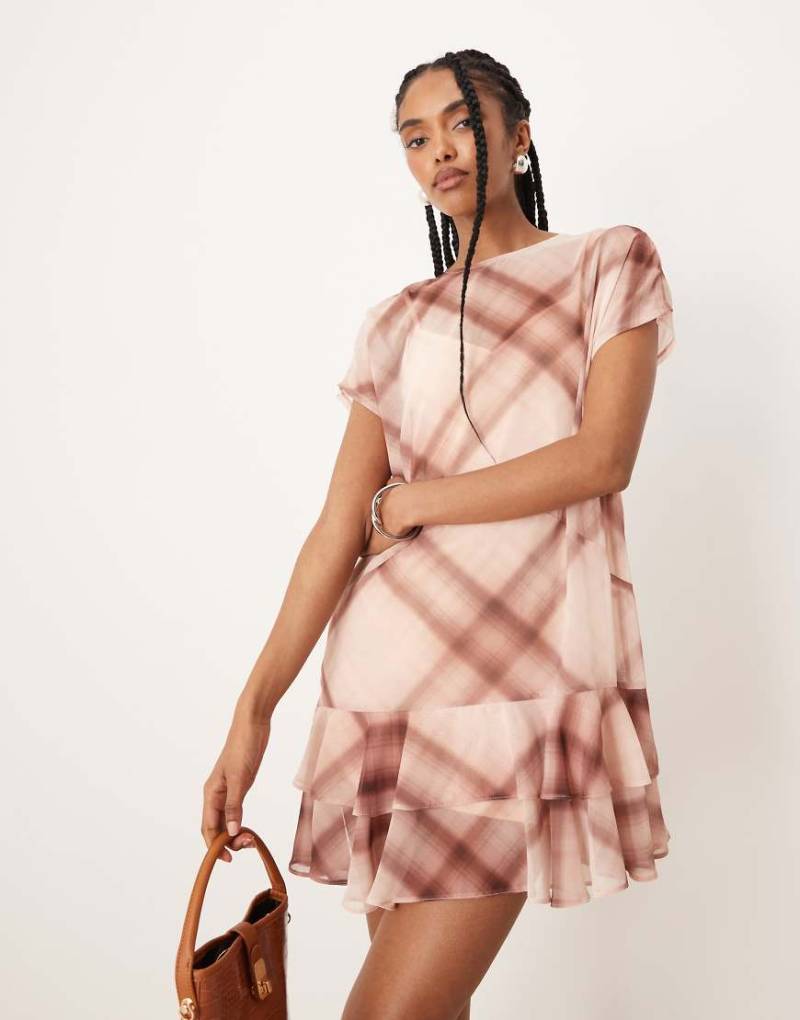 ASOS DESIGN - Ärmelloses, gerafftes Hängerkleid in Rosa kariert von ASOS DESIGN