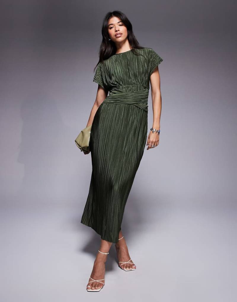 ASOS DESIGN - Ärmelloses, plissiertes Maxikleid in Khaki mit verdrehter Vorderseite-Grün von ASOS DESIGN