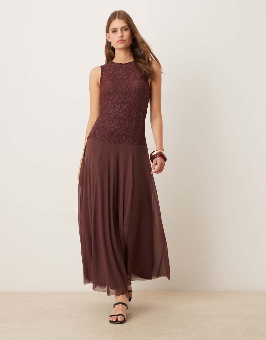 ASOS DESIGN - Ärmelloses Maxikleid aus Spitze in Schokobraun mit transparentem Rock-Brown von ASOS DESIGN