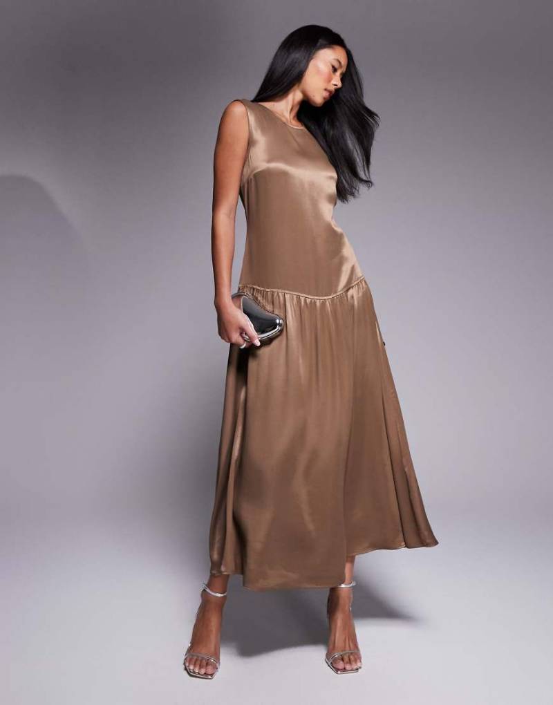 ASOS DESIGN - Ärmelloses Maxikleid in Altbraun mit tiefer Taille von ASOS DESIGN