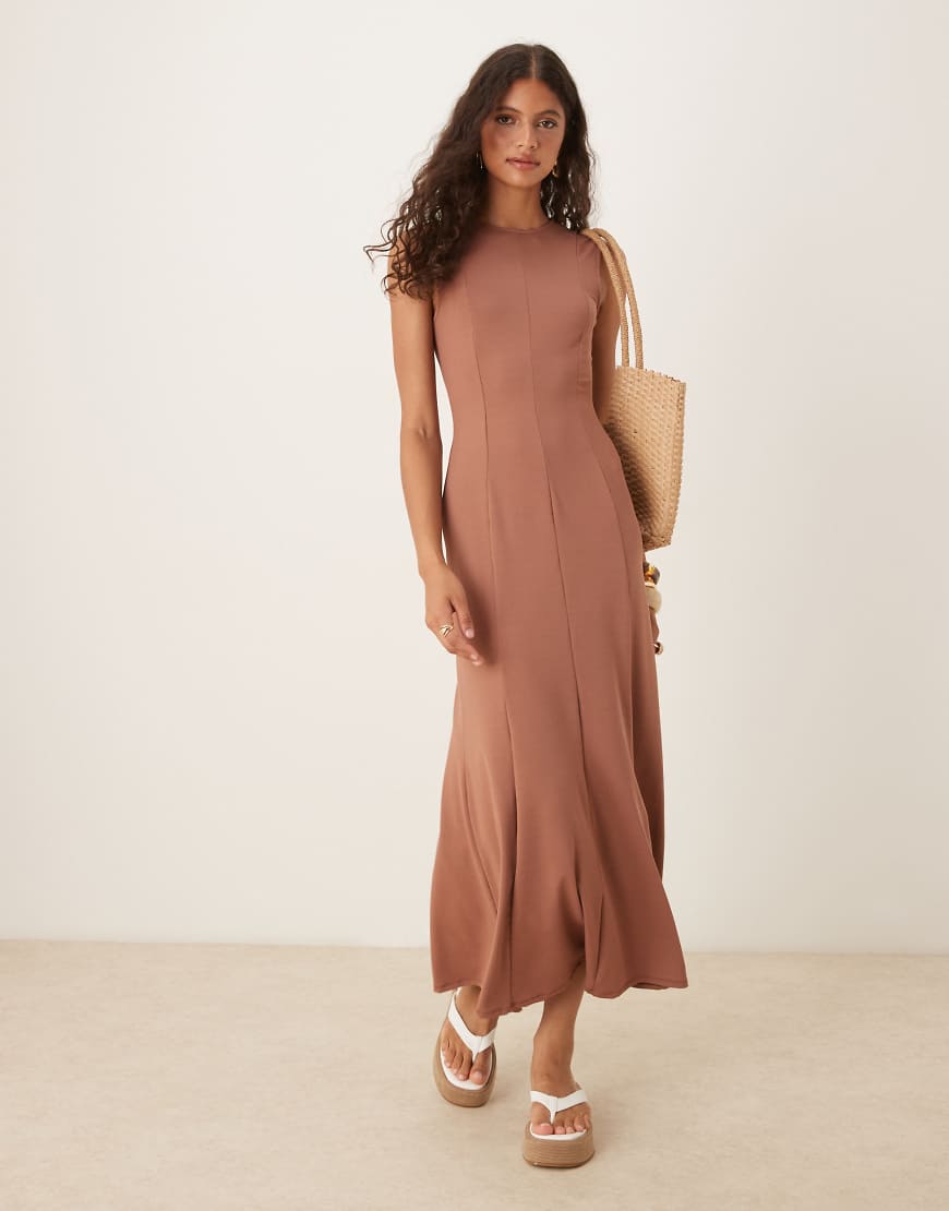 ASOS DESIGN - Ärmelloses Midi-Sommerkleid in Schokobraun mit Ziernaht ASOS DESIGN - Ärmelloses Midi-Sommerkleid in Schokobraun mit Ziernaht von ASOS DESIGN