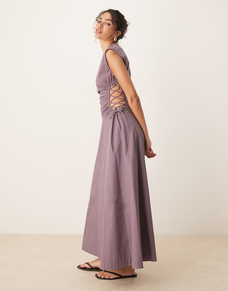 ASOS DESIGN - Ärmelloses Midikleid in gedämpftem Malve mit gerafftem Oberteil und seitlicher Schnürung-Neutral von ASOS DESIGN