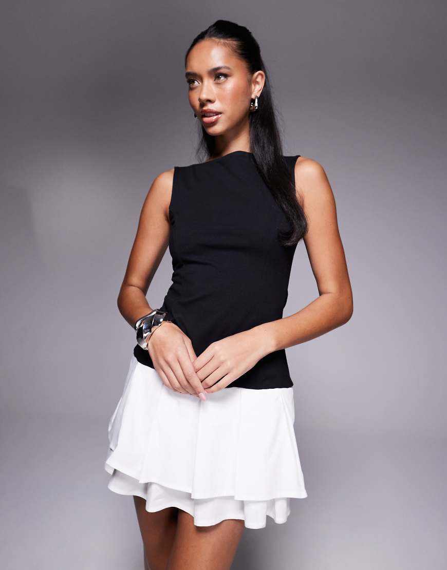 ASOS DESIGN - Ärmelloses Minikleid aus Popeline in Schwarz-Weiß mit Faltenrock ASOS DESIGN - Ärmelloses Minikleid aus Popeline in Schwarz-Weiß mit Faltenrock von ASOS DESIGN