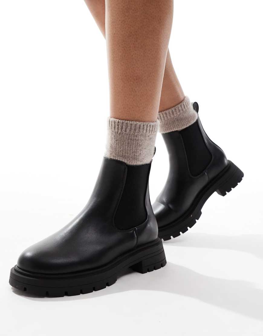 ASOS DESIGN - Adjust - Chelsea-Stiefel in Schwarz mit dicker Sohle von ASOS DESIGN
