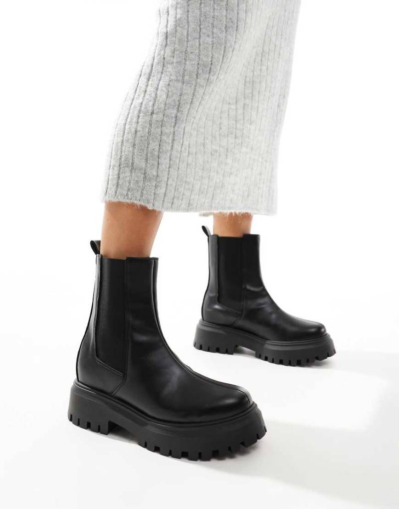 ASOS DESIGN - Amber - Chelsea-Stiefel in Schwarz mit dicker Sohle von ASOS DESIGN