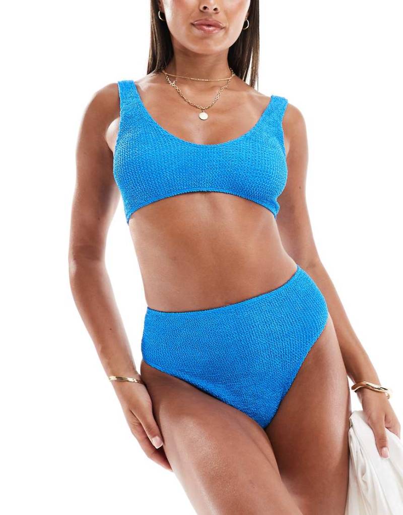 ASOS DESIGN - Amy - Gekräuseltes Bikinioberteil in Blau mit U-Ausschnitt und kurzem Schnitt von ASOS DESIGN