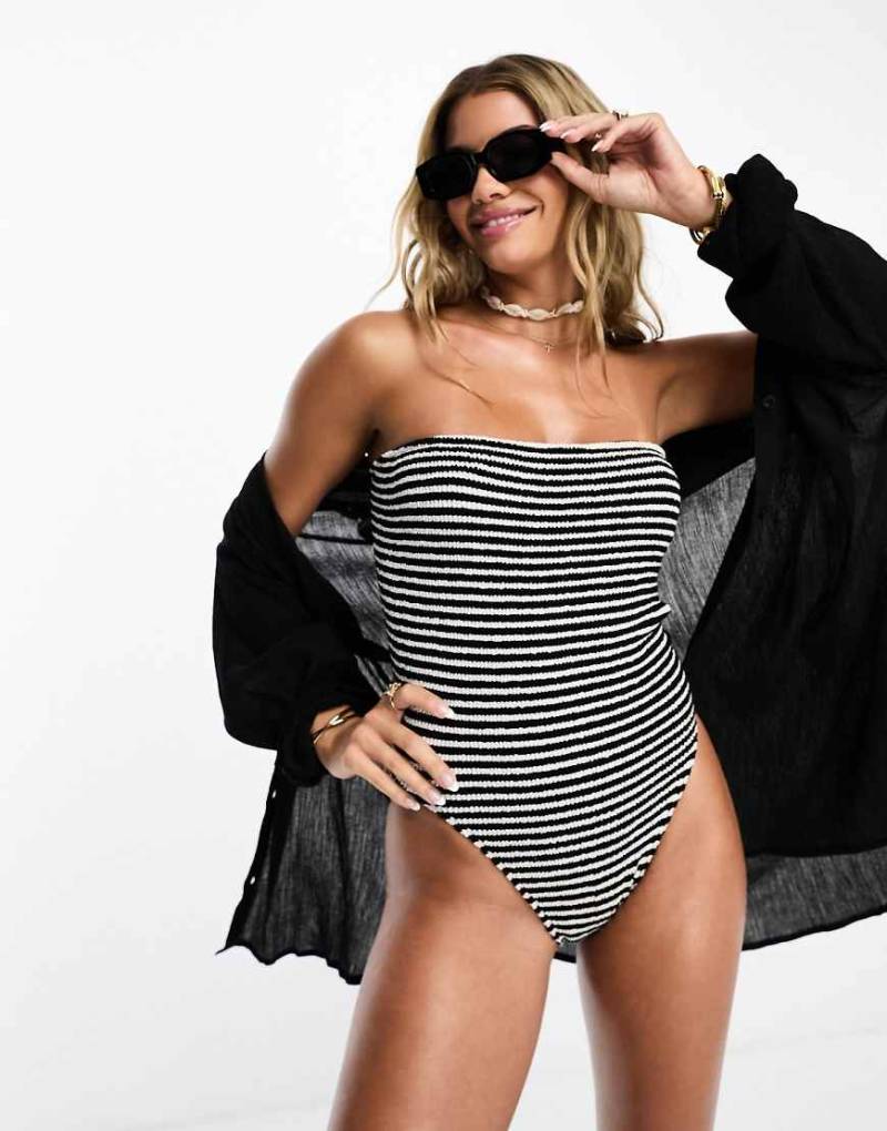 ASOS DESIGN - Amy - Schwarz-weiß gestreifter Badeanzug mit Knitterstruktur-Bunt von ASOS DESIGN