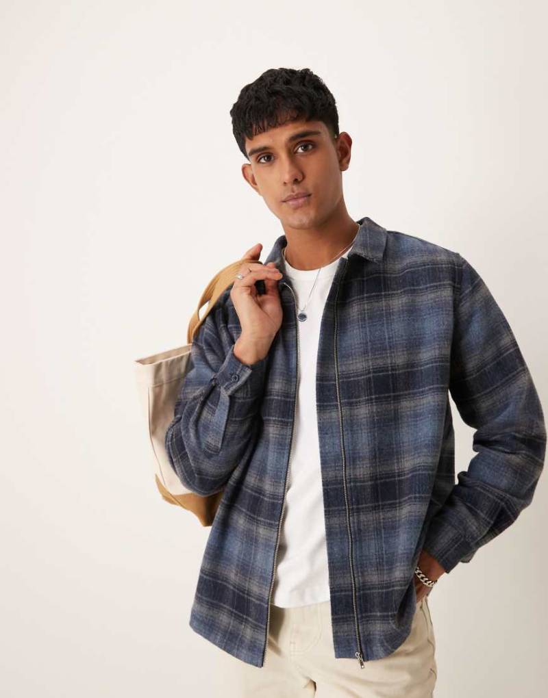 ASOS DESIGN - Angeraute, karierte Hemdjacke in Blau mit Reißverschluss-Bunt von ASOS DESIGN