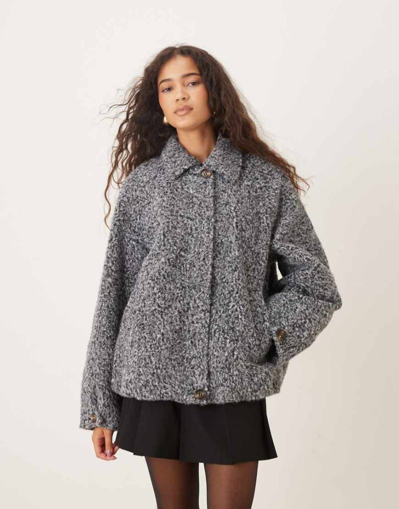 ASOS DESIGN - Angeraute Bomberjacke in Grau mit Kragen-Rot von ASOS DESIGN