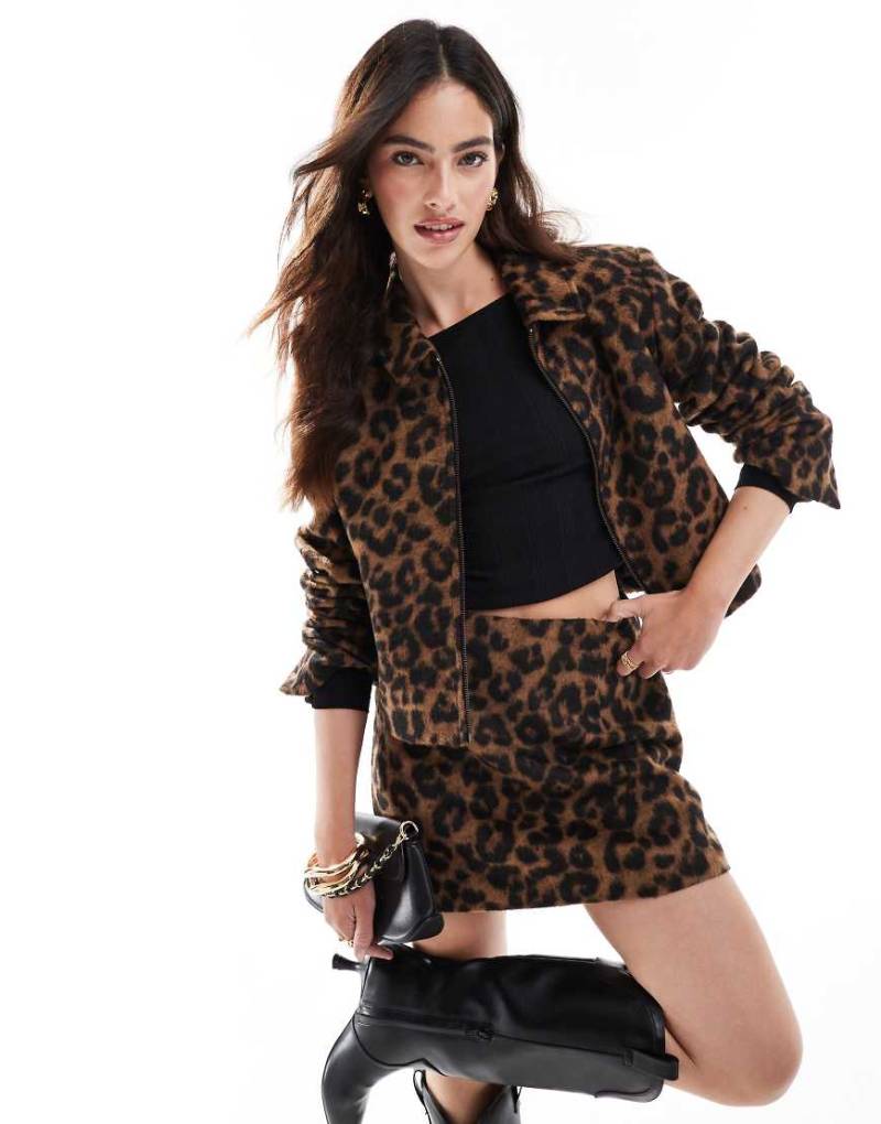 ASOS DESIGN - Angeraute Harrington-Jacke mit Leopardenmuster-Bunt von ASOS DESIGN