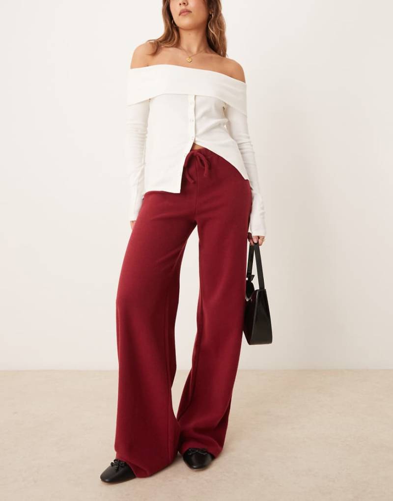 ASOS DESIGN - Angeraute Hose in Burgunderrot mit weitem Bein, Kombiteil von ASOS DESIGN