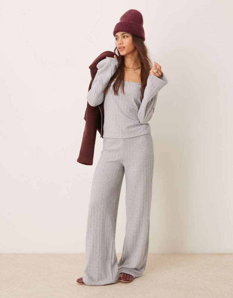 ASOS DESIGN - Angeraute Hose in Grau mit breiter Rippenstruktur und weitem Bein, Kombiteil von ASOS DESIGN
