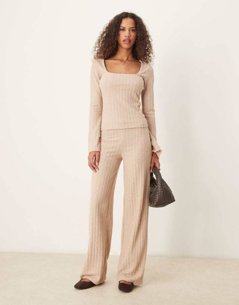 ASOS DESIGN - Angeraute Hose in Hellbeige mit breiter Rippenstruktur und weitem Bein, Kombiteil-Neutral von ASOS DESIGN