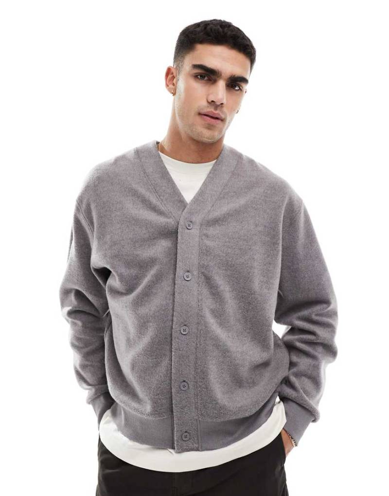 ASOS DESIGN - Angeraute Oversize-Strickjacke in Braun von ASOS DESIGN