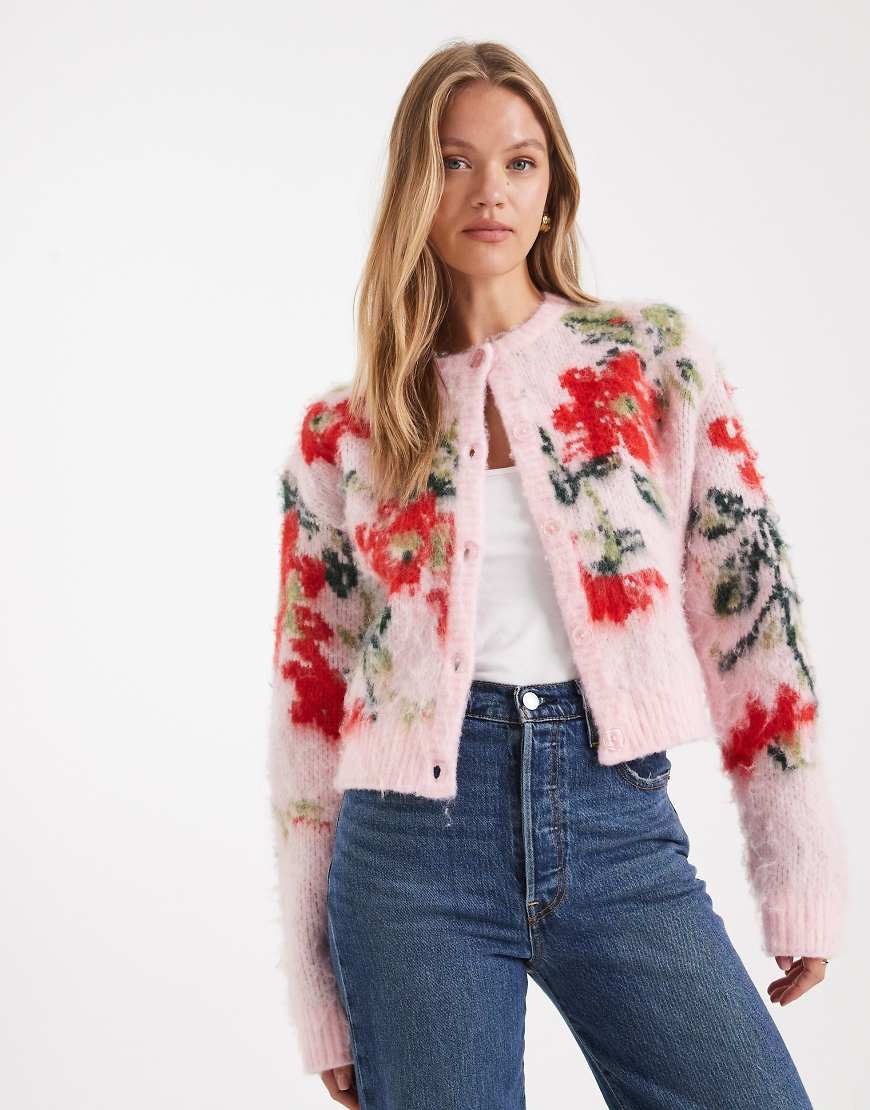 ASOS DESIGN - Angeraute Relaxed-Fit-Strickjacke in Rosa mit Blumenmuster von ASOS DESIGN