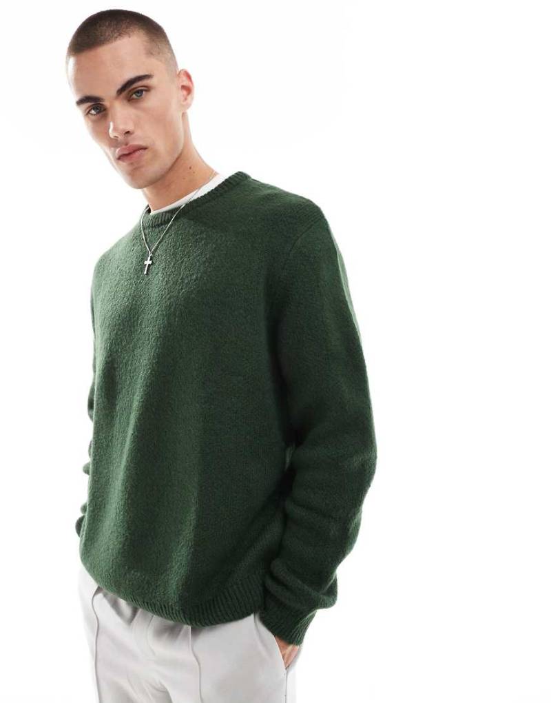 ASOS DESIGN - Angerauter Oversize-Strickpullover in Dunkelgrün von ASOS DESIGN