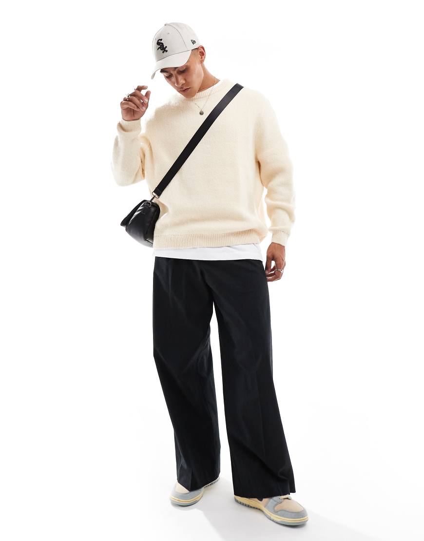ASOS DESIGN - Angerauter Oversize-Strickpullover in Hellbeige-Neutral ASOS DESIGN - Angerauter Oversize-Strickpullover in Hellbeige-Neutral von ASOS DESIGN