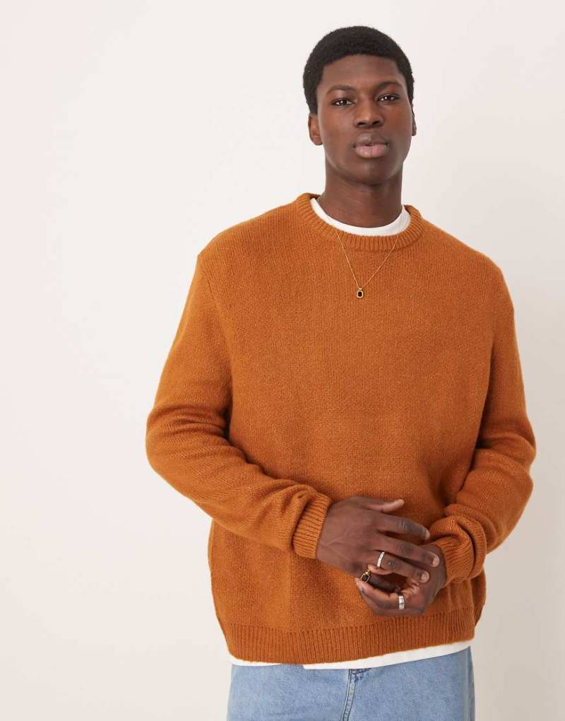 ASOS DESIGN - Angerauter Oversize-Strickpullover in Rostrot-Braun von ASOS DESIGN