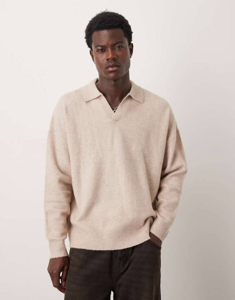 ASOS DESIGN - Angerauter Oversize-Strickpullover in Steinbeige mit eingekerbtem Ausschnitt-Neutral von ASOS DESIGN