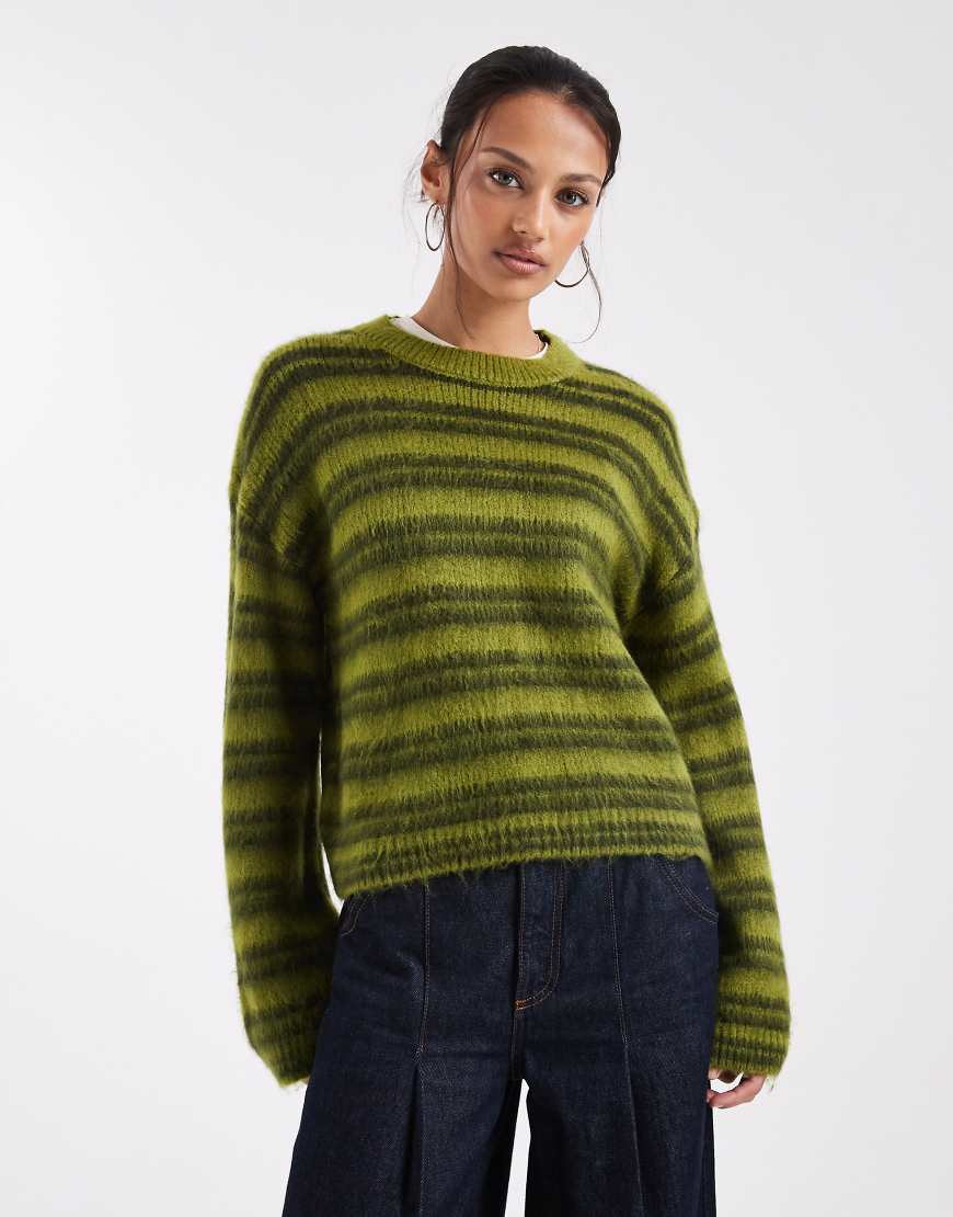 ASOS DESIGN - Angerauter Strickpullover in Olivgrün mit Streifenmuster-Bunt von ASOS DESIGN