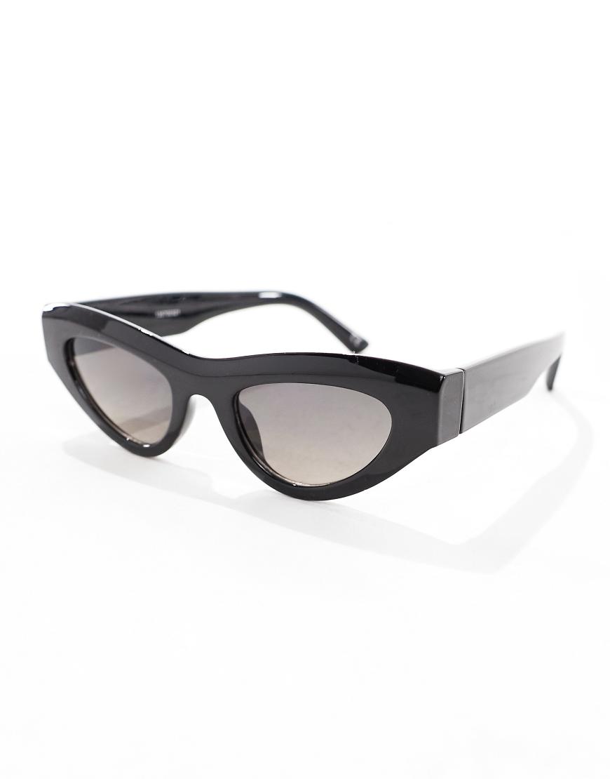 ASOS DESIGN - Angeschrägte Cat-Eye-Sonnenbrille in Schwarz ASOS DESIGN - Angeschrägte Cat-Eye-Sonnenbrille in Schwarz von ASOS DESIGN