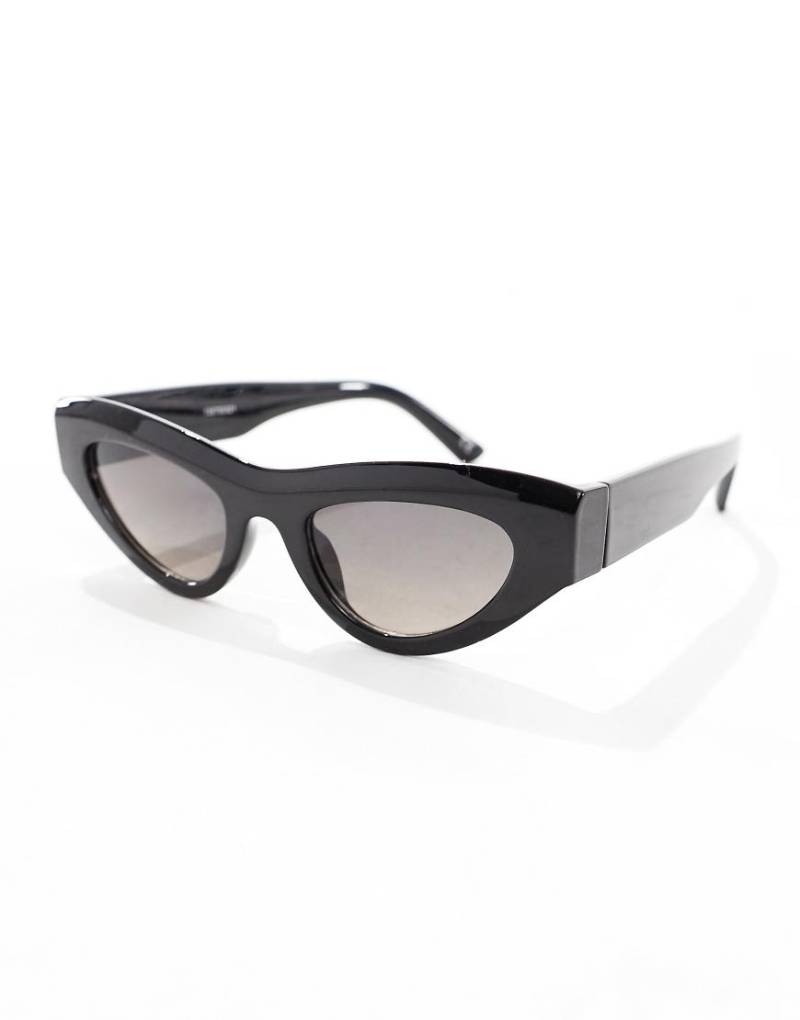 ASOS DESIGN - Angeschrägte Cat-Eye-Sonnenbrille in Schwarz von ASOS DESIGN