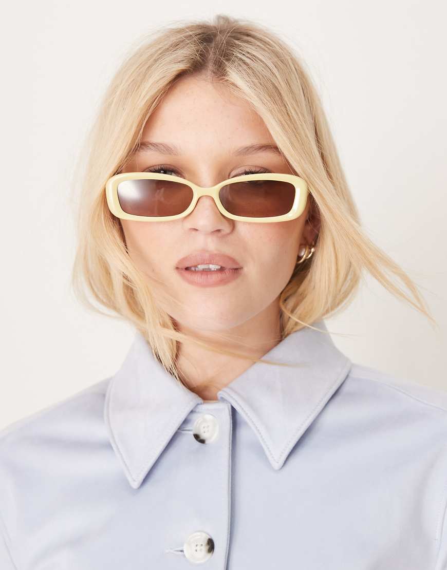 ASOS DESIGN - Angeschrägte Sonnenbrille in Buttermilchgelb mit schmalem Design von ASOS DESIGN