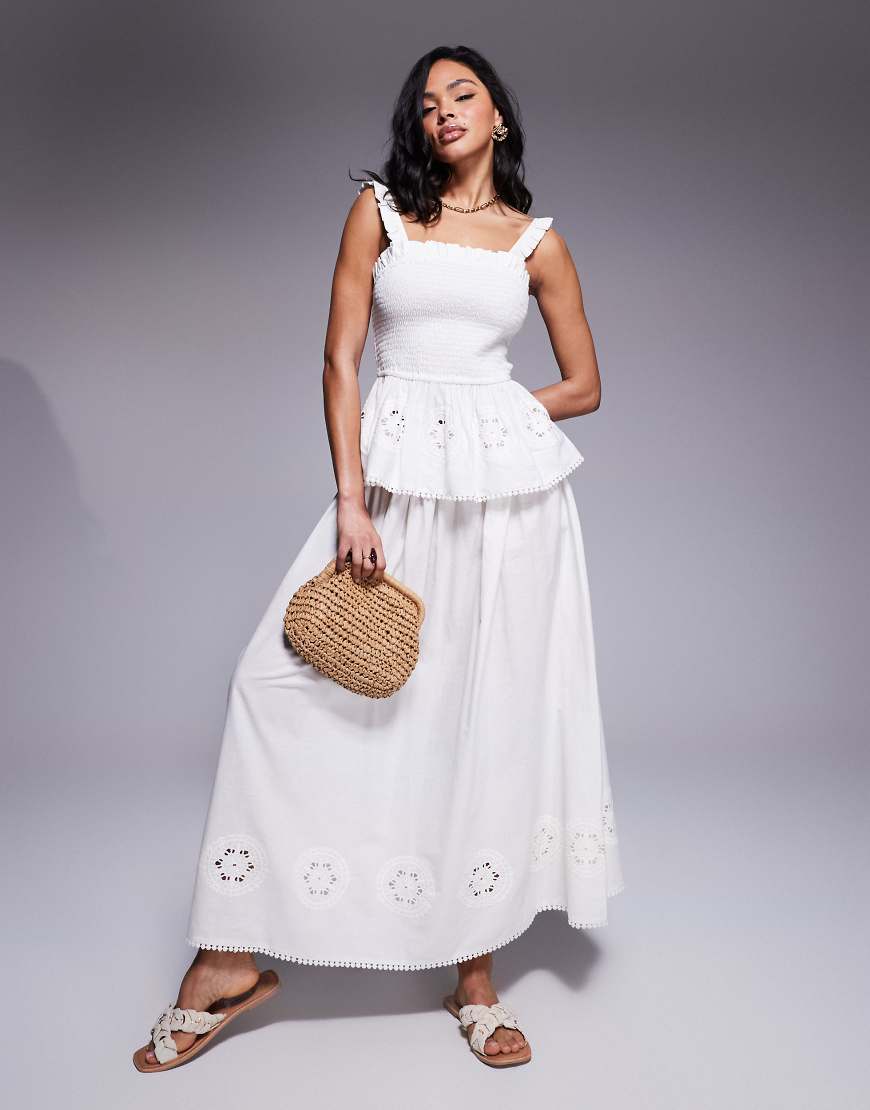 ASOS DESIGN - Angie - Maxi-Strandrock aus Baumwoll-Popeline in Cremeweiß mit Lochstickerei von ASOS DESIGN
