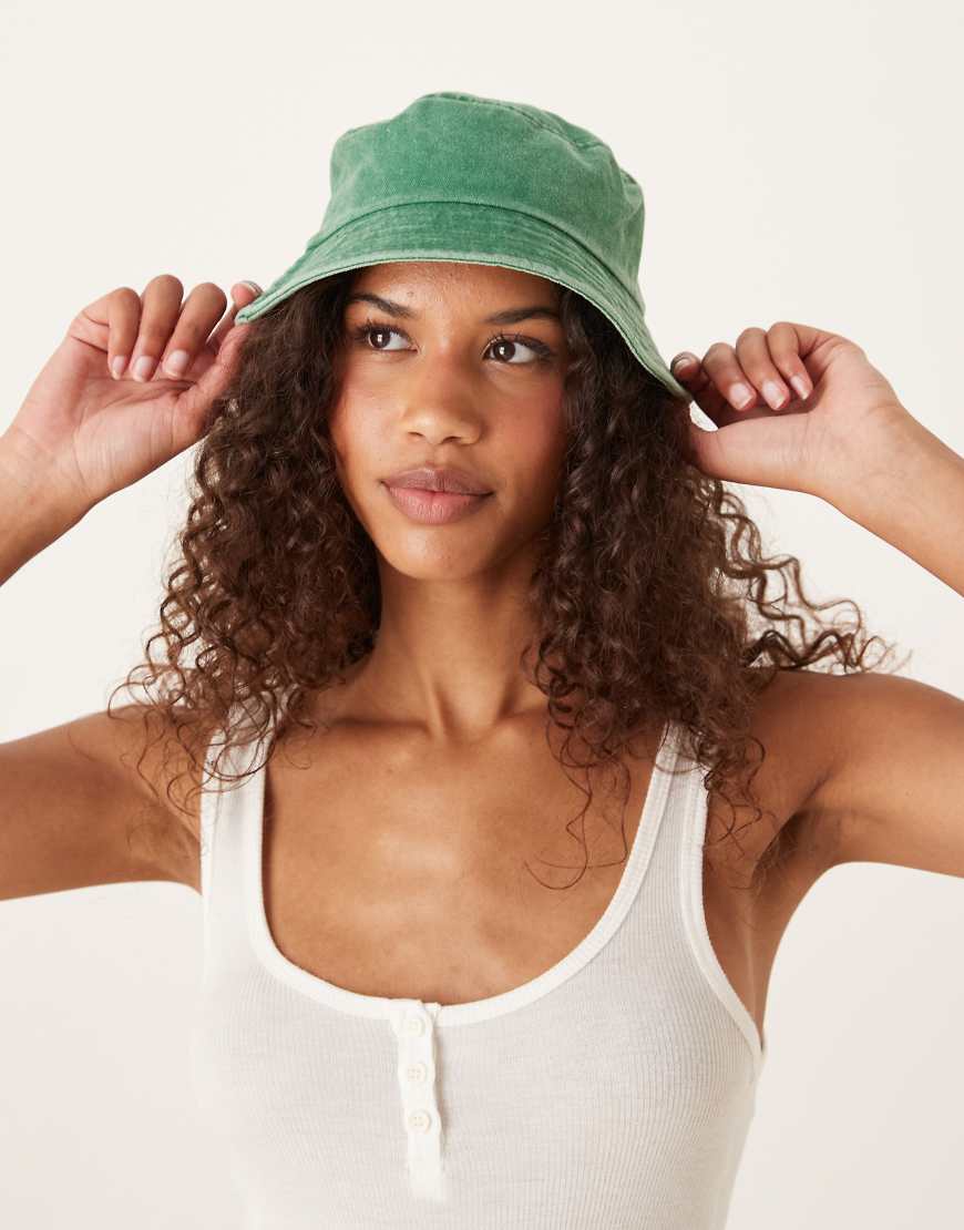 ASOS DESIGN - Anglerhut in verwaschenem Grün von ASOS DESIGN