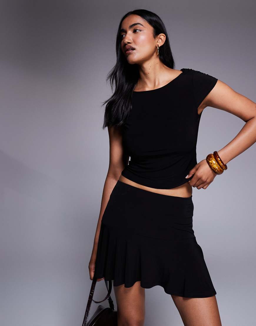 ASOS DESIGN - Anschmiegsamer, schwingender Minirock in Schwarz, Kombiteil von ASOS DESIGN