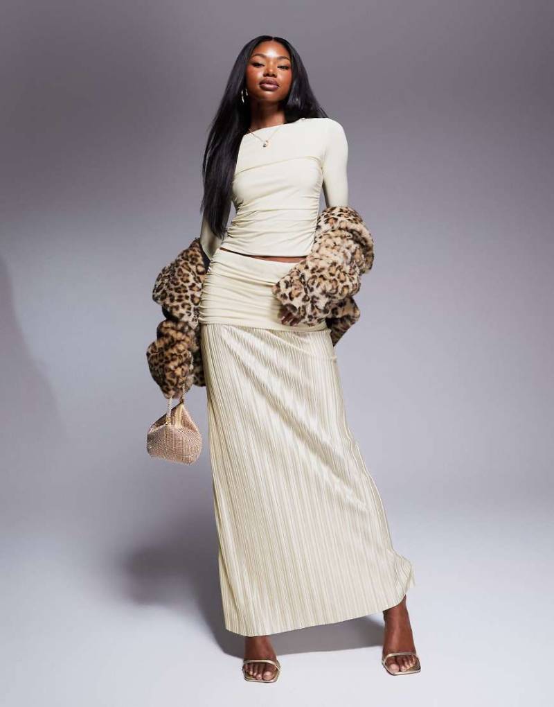 ASOS DESIGN - Anschmiegsamer Plissee-Maxirock in Elfenbeinweiß mit tiefer Taille, Kombiteil von ASOS DESIGN