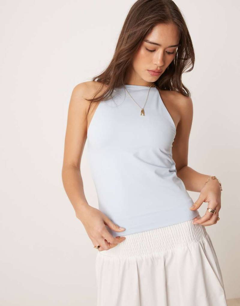 ASOS DESIGN - Camisole-Top aus anschmiegsamem Stoff in Hellblau mit Ringerrücken von ASOS DESIGN