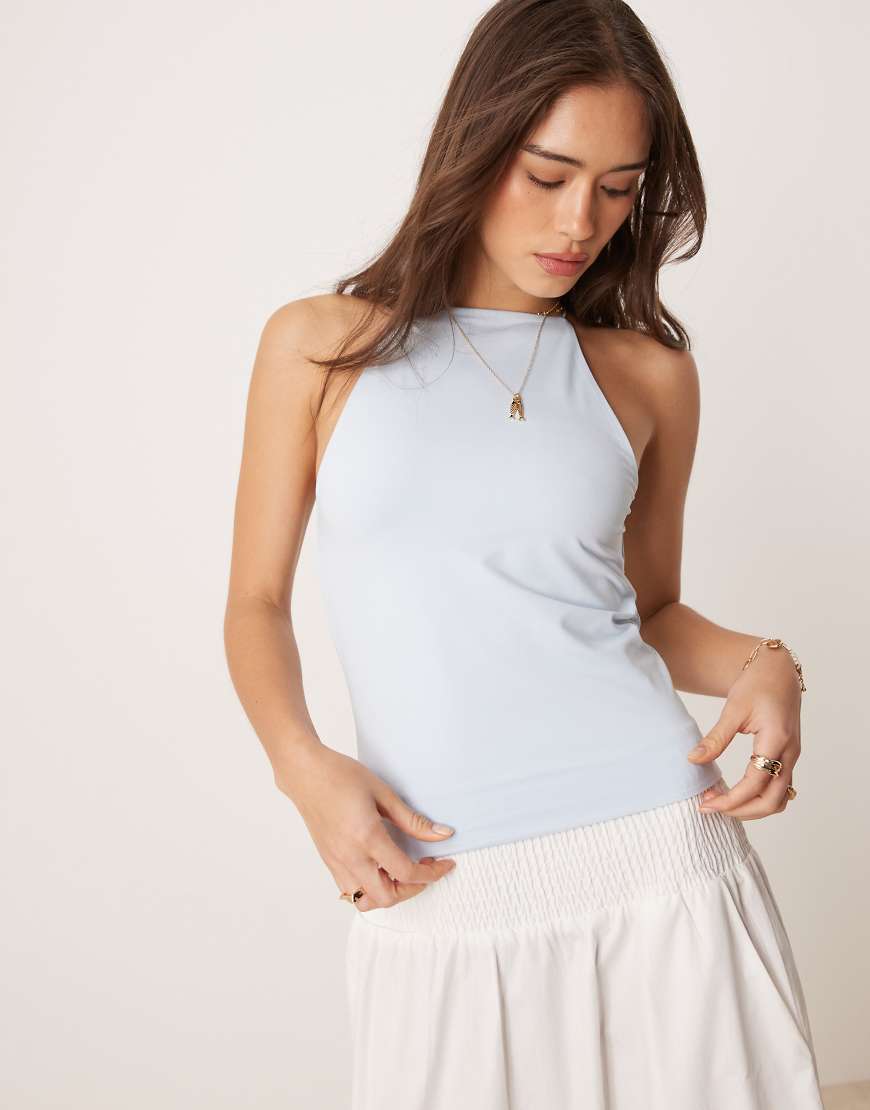 ASOS DESIGN - Camisole-Top aus anschmiegsamem Stoff in Hellblau mit Ringerrücken von ASOS DESIGN