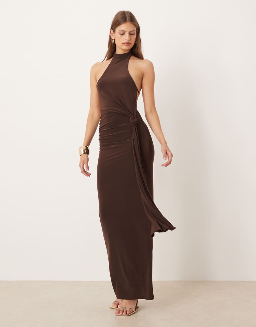 ASOS DESIGN - Anschmiegsames Maxikleid in Schokobraun mit Wasserfallausschnitt und Knotendetail vorne-Brown von ASOS DESIGN