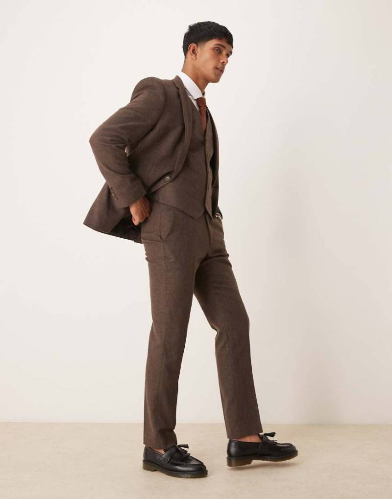 ASOS DESIGN - Anzughose aus Flanell-Wollmischgewebe in Braun mit schmalem Schnitt von ASOS DESIGN