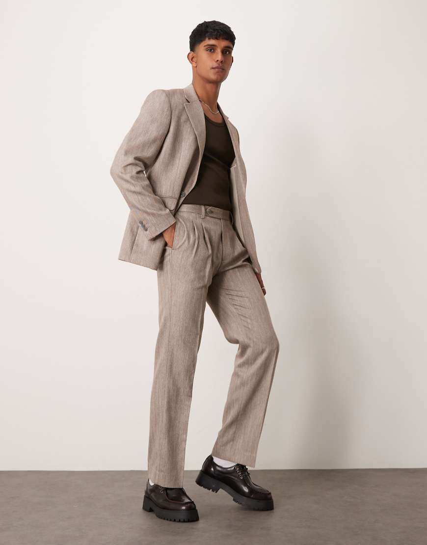 ASOS DESIGN - Anzughose in Hellbraun mit geradem Bein und Fischgrätmuster ASOS DESIGN - Anzughose in Hellbraun mit geradem Bein und Fischgrätmuster von ASOS DESIGN