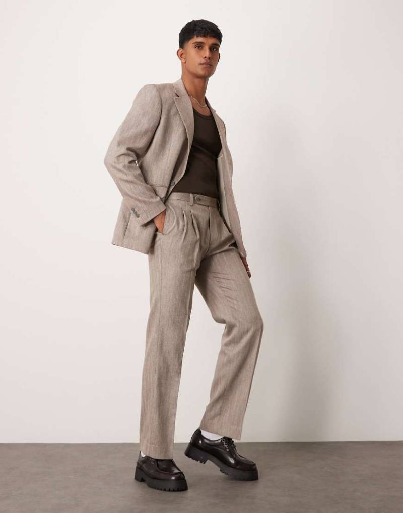 ASOS DESIGN - Anzughose in Hellbraun mit geradem Bein und Fischgrätmuster von ASOS DESIGN