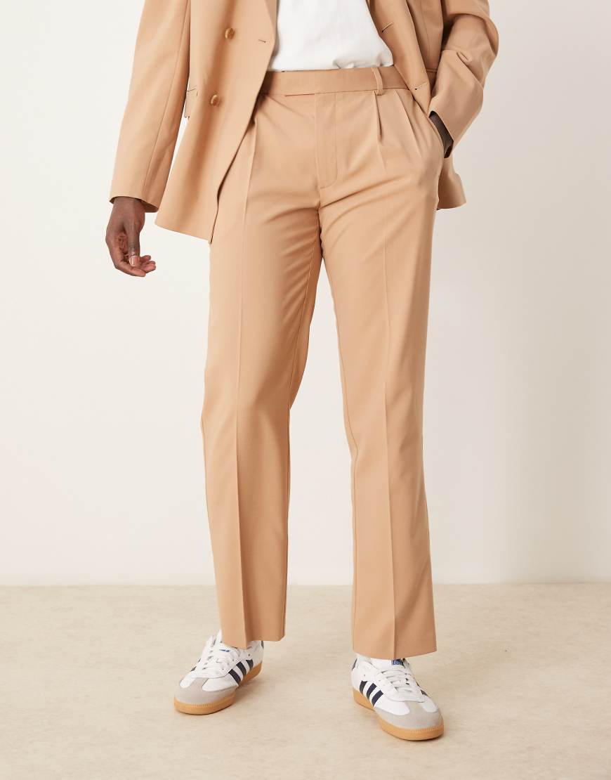 ASOS DESIGN - Anzughose in Kamelbeige mit geradem Bein-Braun ASOS DESIGN - Anzughose in Kamelbeige mit geradem Bein-Braun von ASOS DESIGN