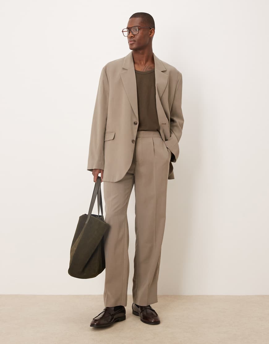 ASOS DESIGN - Anzughose in Steinbeige mit geradem Bein und elastischem Bund-Neutral von ASOS DESIGN