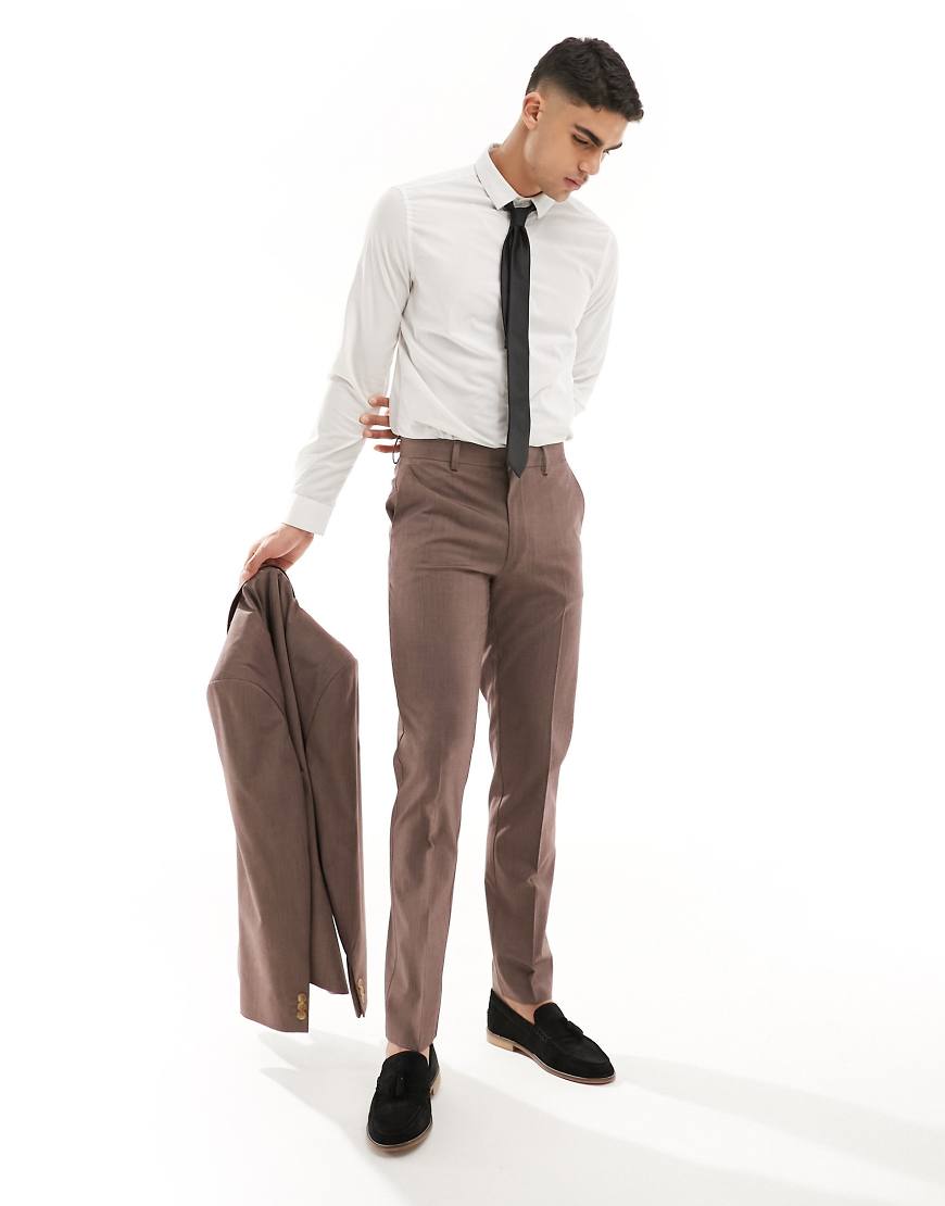 ASOS DESIGN - Anzughose mit schmalem Schnitt in Braun-Neutral von ASOS DESIGN